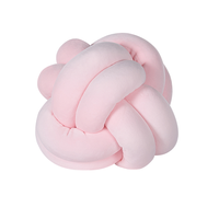 Poduszka dekoracyjna supeł 20 x 20 cm różowa MALNI