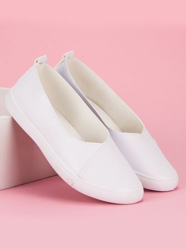 WSUWANE TRAMPKI Rozmiar - 37 na Arena.pl