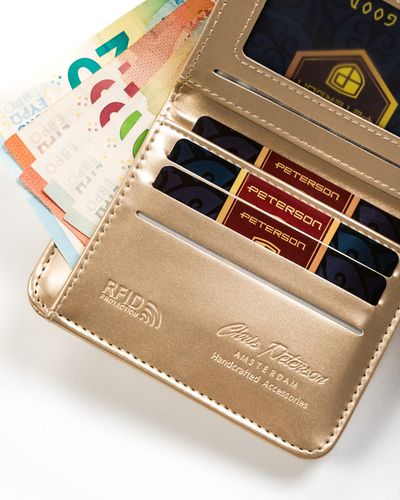 mały portfel damski ze skóry ekologicznej na zatrzask i suwak - peterson na Arena.pl