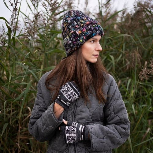 Czapka zimowa damska Multicolor - boucle, gruba, beanie Czarny na Arena.pl