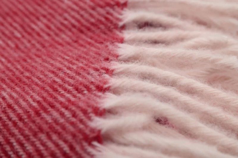 Koc Z Wełny Nowozelandzkiej 150X200 Prążek - Bordowy zdjęcie 5