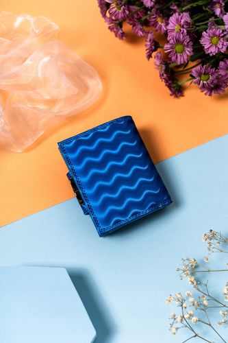 skórzany portfel damski na zatrzask i bigiel ze wzorem w fale - lorenti na Arena.pl