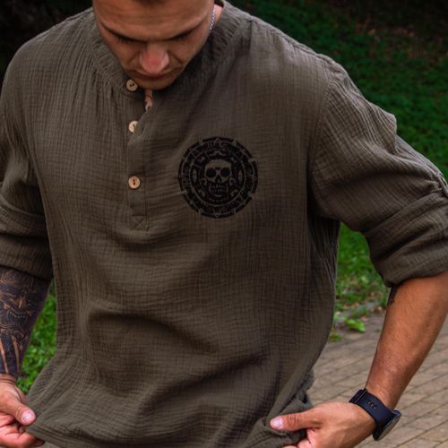 Męska bawełniana koszulka z haftowanym motywem Piratów na Arena.pl