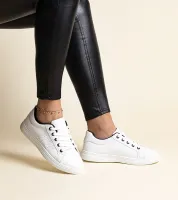 Białe sneakersy eko skóra Cathleen - z czarnym elementem 37