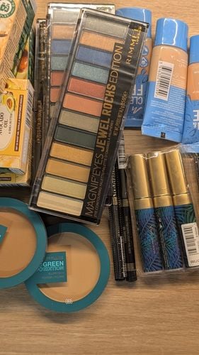 Boks Kosmetyków Max Factor Maybelline Garnier Rimmel ... Mix Hurt 50 Szt. na Arena.pl