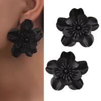 KWIATOWE kolczyki kwiatek czarny matowy lekki efektowny ozdobna biżuteria