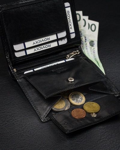 pionowy portfel męski bez zapięcia z błyszczącej skóry naturalnej - rovicky na Arena.pl