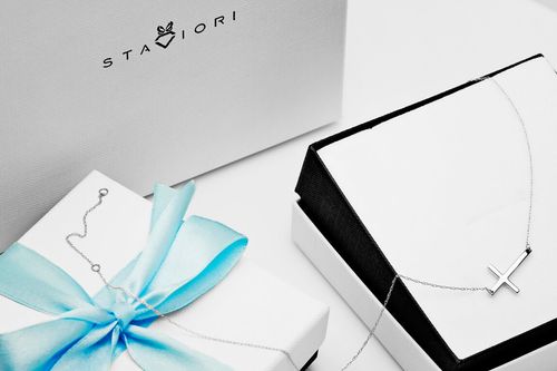 złoty naszyjnik - celebrytka - z krzyżykiem na Arena.pl