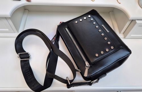 TOREBKA NA RAMIĘ LISTONOSZKA MONNARI PASEK LOGO na Arena.pl