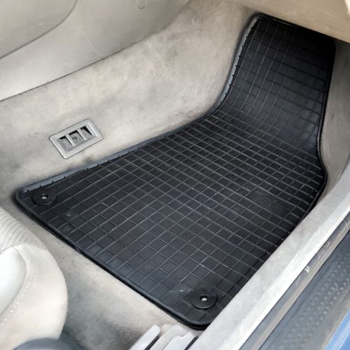Dywaniki dedykowane do Audi A4 B7 TUNEL na Arena.pl