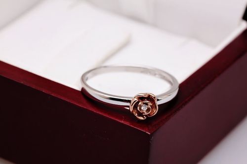 Złoty pierścionek PBD3749 - Diament na Arena.pl