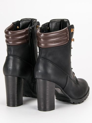 WIĄZANE BOTKI NA OBCASIE na Arena.pl