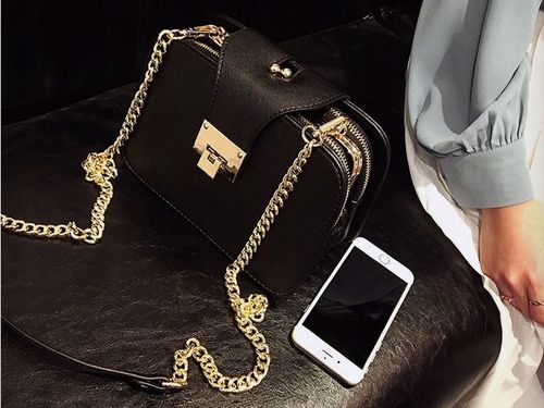 Torebka Damska KUFEREK Czarna Pojemna Elegancka na Łańcuszku Usztywniana na Arena.pl