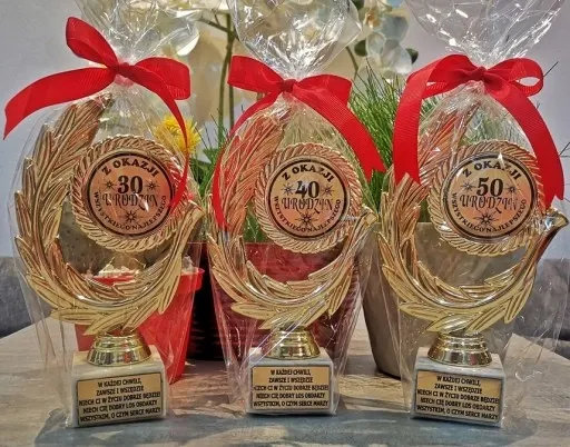 Statuetka Złoty Laur dla Mamy Taty z okazji 50 urodzin urodziny CYFRA 50 zdjęcie 3