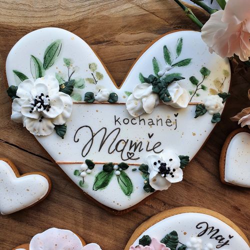 CIASTKO SERCE DLA MAMY W PUDEŁKU na Arena.pl