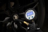 PISTOLET DO POMPOWANIA KÓŁ Z MANOMETREM ELEKTRONICZNYM 18BAR PSAIR-1 STIX