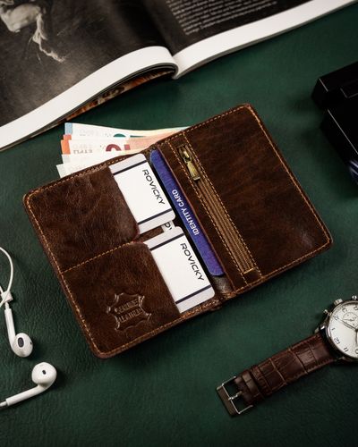 solidne, skórzane etui na dokumenty na Arena.pl