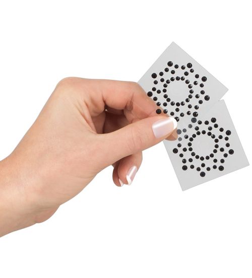 Błyszczące ozdoby na piersi zdjęcie 1