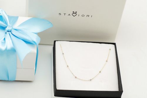 złoty choker - celebrytka z 3-kolorowymi kuleczkami 35 + 3cm na Arena.pl