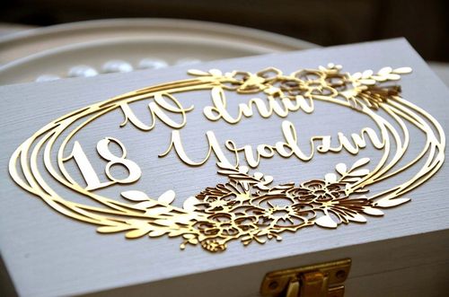 Pudełko na Pieniądze Prezent na 18 urodziny OSIEMNASTKA CZARNE BIAŁE na Arena.pl