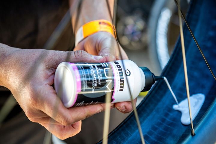 MOMUM GUM MLEKO DO OPON PŁYN USZCZELNIAJĄCY 100ml zdjęcie 5