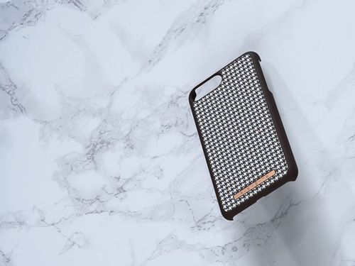Nordic Elements Saeson Idun - Materiałowe etui iPhone 8 Plus / 7 Plus / 6s Plus / 6 Plus (Dark Brown Pattern 2) na Arena.pl