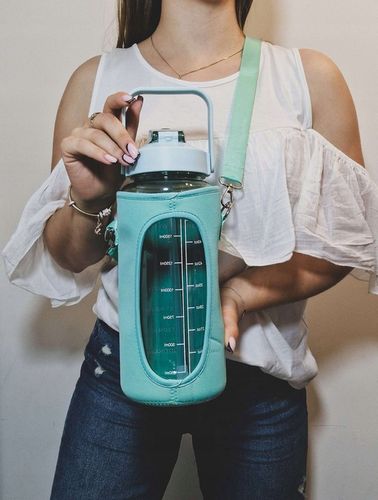 Butelka motywacyjna bidon 2L z pokrowcem HIT !! na Arena.pl