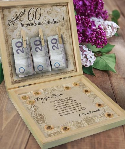 PREZENT NA 60 URODZINY PUDEŁKO Z ŻYCZENIAMI na Arena.pl