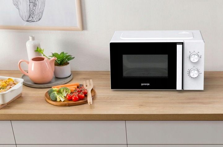 Kuchenka mikrofalowa Gorenje MO17E1WH 700W 17l + Czajnik K17PLBW 2200W 1,7l zdjęcie 2
