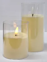 Świeca LED fi7.5cm w przezroczystej osłonie z efektem płomienia 3xAAA Rozmiar - S