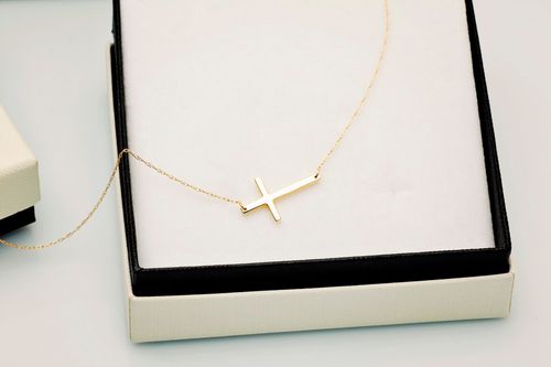 złoty naszyjnik celebrytka z krzyżykiem - długość regulowana na Arena.pl