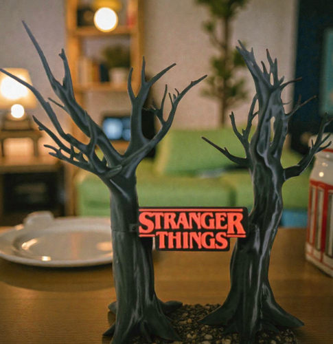 Stranger Things Upside Down Figure Stand – ekspozytor 3D do figurek na Arena.pl