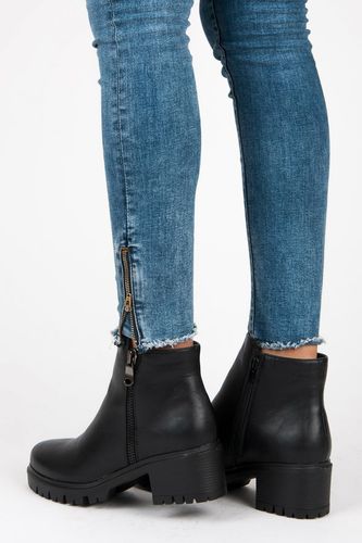 BOTKI Z PROTEKTOREM Rozmiar - 38 na Arena.pl