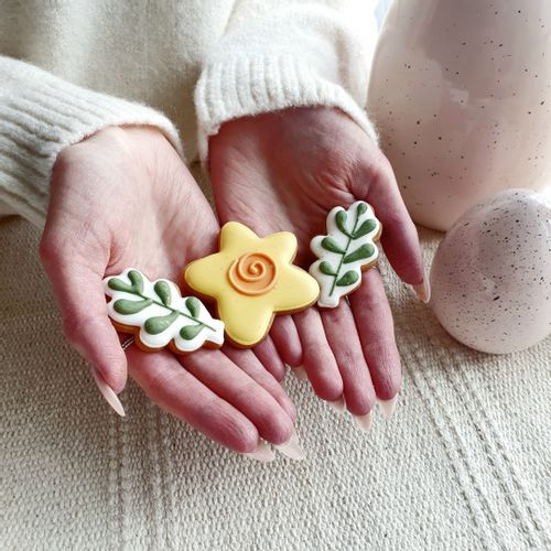 Żonkil z gałązkami na Arena.pl