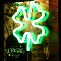 Neon LED Szczęśliwa Czterolistna Koniczyna 24x22 cm USB - DZIEŃ ŚW. PATRYKA
