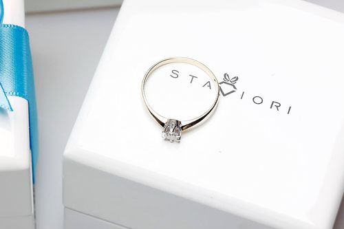 Złoty pierścionek PXD4837 - Diament na Arena.pl