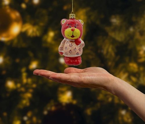 Bombka choinkowa szklana: Uroczy miś w różowym sweterku na Arena.pl