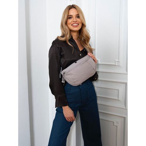 saszetka damska z poliestru w kolorze lila z kieszonką na froncie na Arena.pl