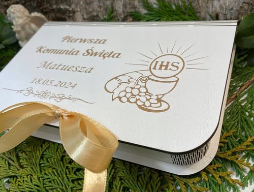 PAMIĄTKA PIERWSZEJ KOMUNII ŚWIĘTEJ Prezent Pudełko na Komunię BIAŁE na Arena.pl