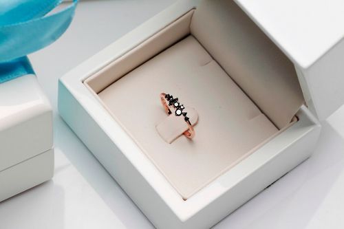staviori | pierścionek z czarnymi diamentami w różowym złocie na Arena.pl