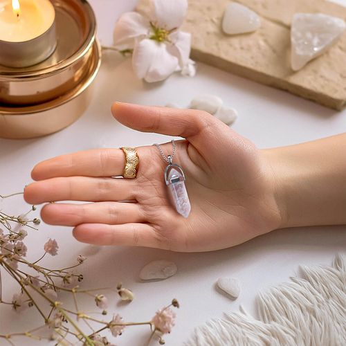 Kryształ górski – zawieszka z łańcuszkiem w woreczku na Arena.pl