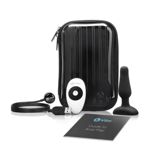 b-vibe novice plug black - kompaktowa maszyna intymna z pilotem na Arena.pl