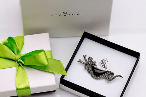 broszka srebrna z onykiem i markazytami na Arena.pl