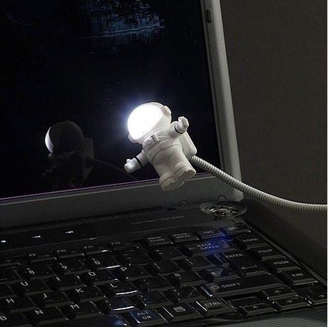 Lampka astronauta na USB na Arena.pl
