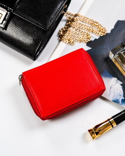 mały portfel skórzany na zatrzask w czerwonym kolorze - rovicky na Arena.pl