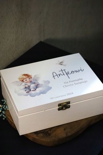 PREZENT NA CHRZEST ŚWIĘTY Pamiątka Chrztu Świętego BIAŁE PUDEŁKO Z BIBLIĄ na Arena.pl