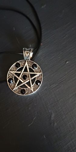 Naszyjnik Pentagram Black Stone Supernatural Nie z Tego Świata Sam Impala na Arena.pl