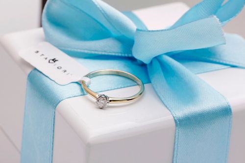 klasyczny pierścionek zaręczynowy z brylantem 0,10ct na Arena.pl