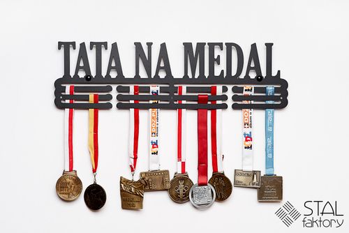 Wieszak na medale | TATA NA MEDAL #2 | 60cm | pomieści 90szt medali na Arena.pl
