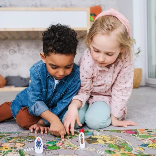 Spy Guy - gra dla dzieci szpiegowska kooperacyjna na spostrzegawczość na Arena.pl